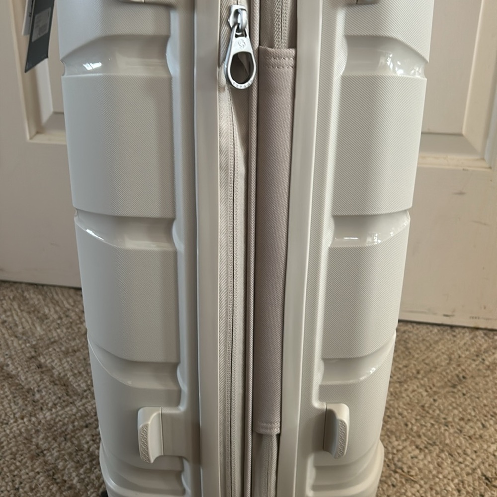 Samsonite Outline Pro Carry On Spinner - Picture 7 of 14
